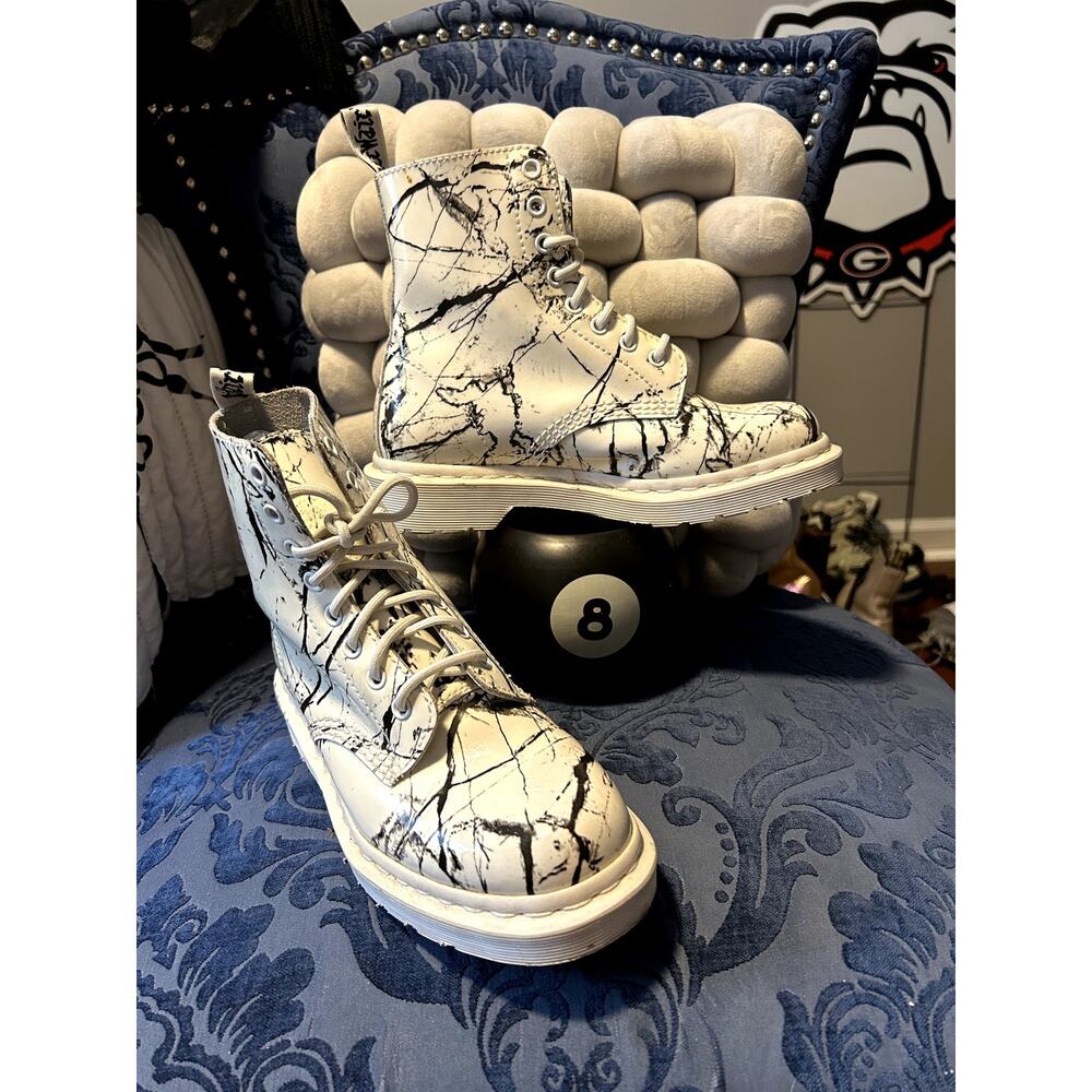 Dr Martens Pascal Patent White Cracked Marble size 7/EU 38